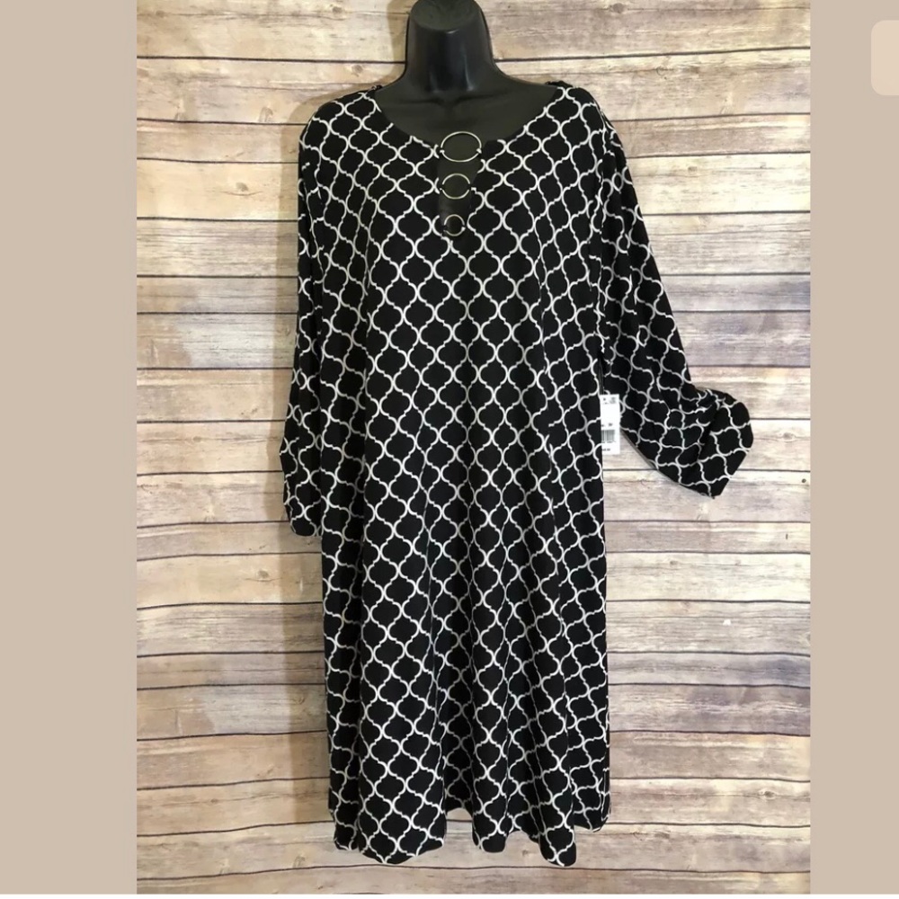 ❌SOLD❌Black & White Pullover Dress Plus Size 3X - Picture 3 of 6